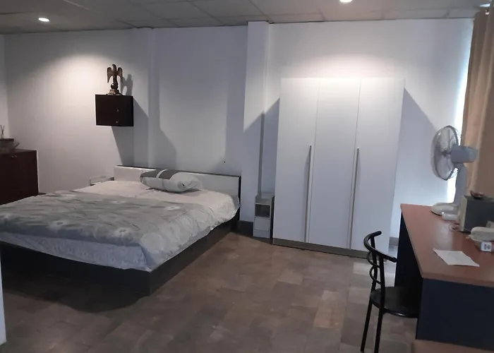 Flourish Sukhumvit 39 게스트하우스 *